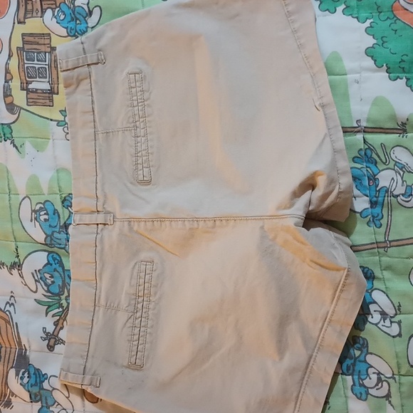 Old Navy Women's Khaki Short - Picture 2 of 12